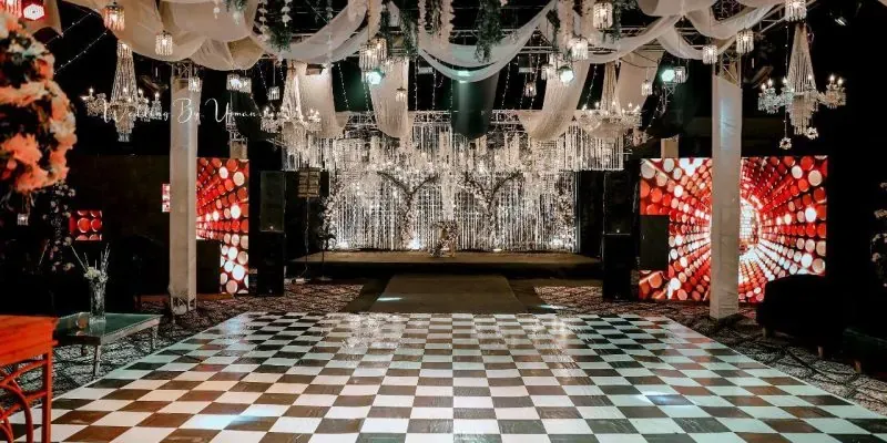 Peony Events Planner decor and flowers