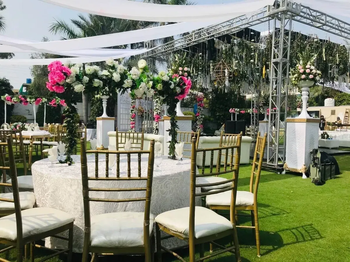 Peony Events Planner decor and flowers