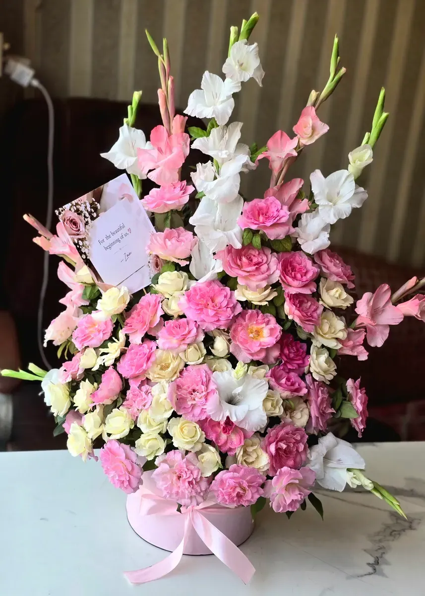 Ch Flower Works decor and flowers